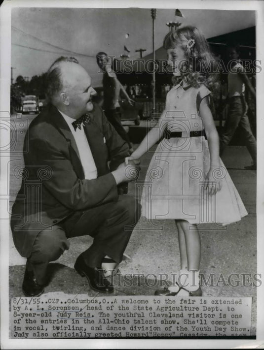 1955 Press Photo AL Sorensen Ohio State Agriculture Dept & Judy Reis - Historic Images