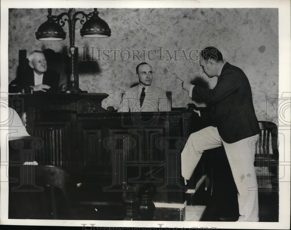 1932 Press Photo Captain WN Lancaster, Attorney Vernon Hawthorne, Murder Trial - Historic Images