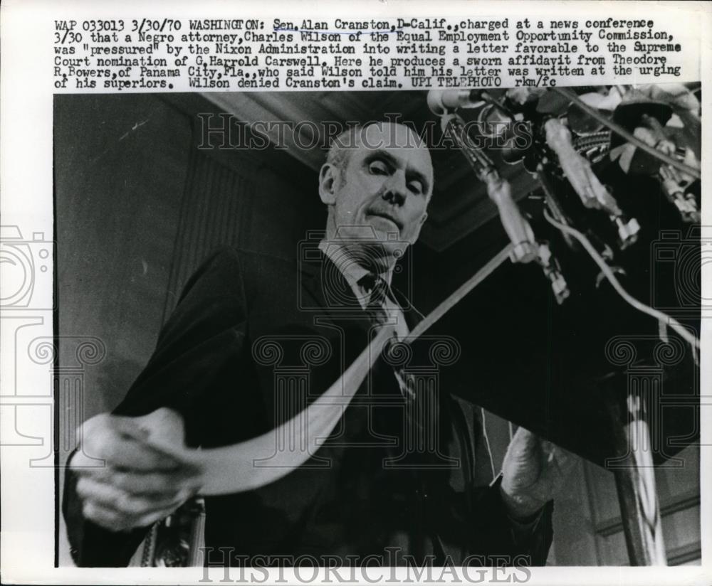 1970 Press Photo Sen Alan Cranston of California holding press conferende - Historic Images