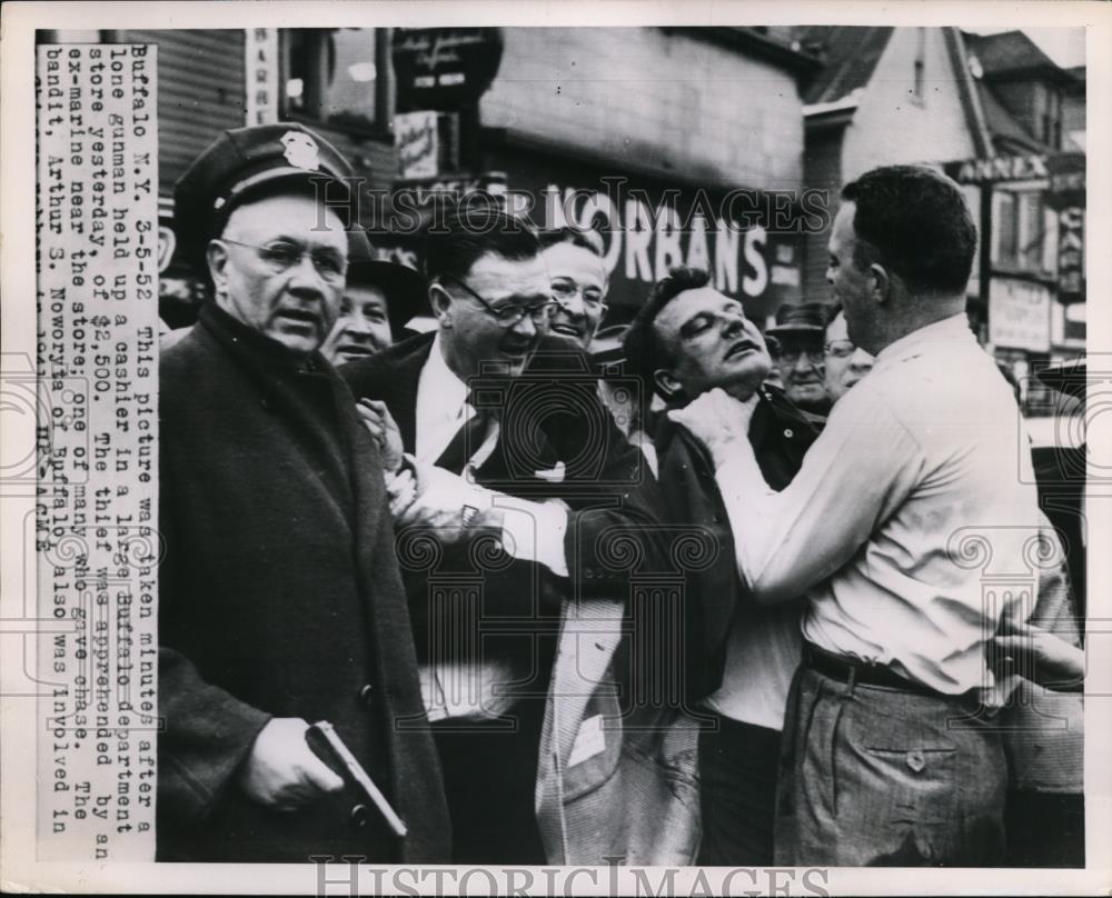 1952 Press Photo Arthur B Nowoyta caught after robbery - Historic Images