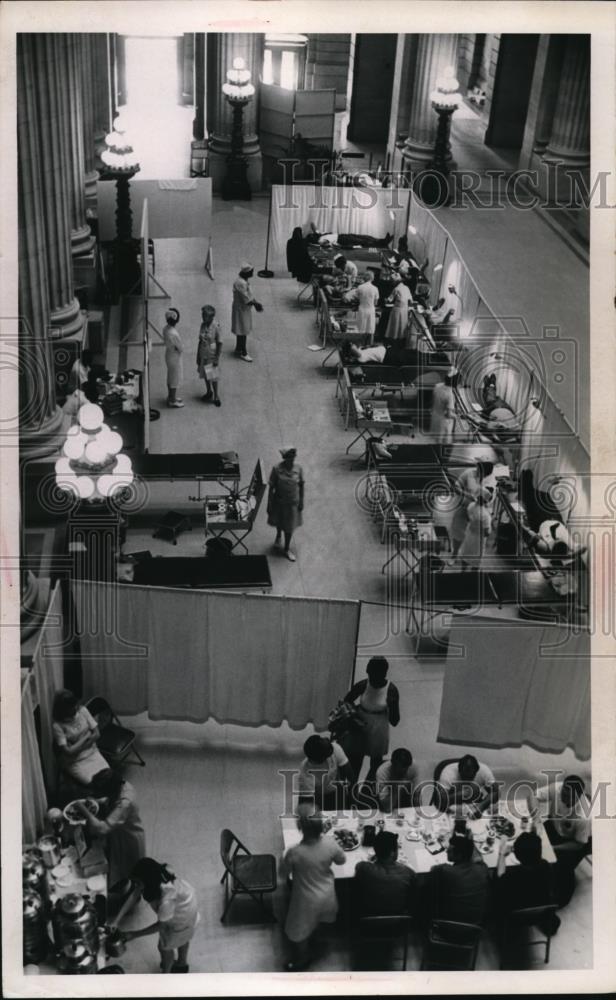 1969 Press Photo Blood Donors At The City Hall - Historic Images