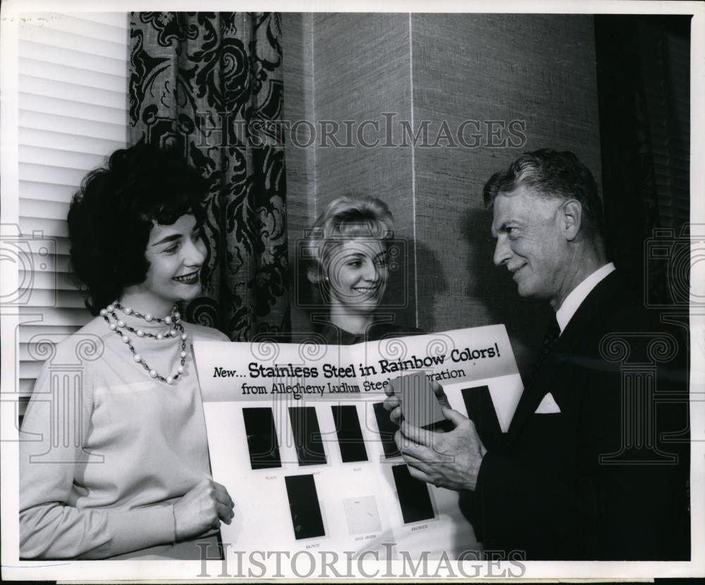 1960 Press Photo W.B. Pierce of Allegheny Ludlum Steel Corp. Shows New Product - Historic Images
