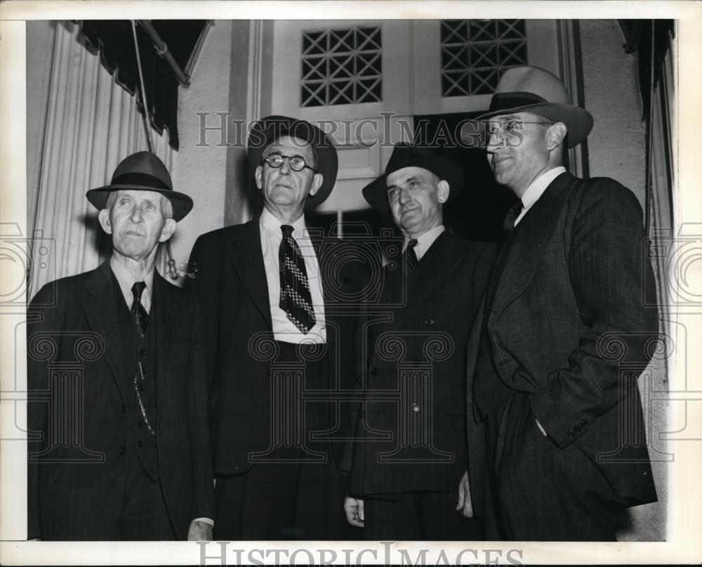 1941 Press Photo Fred Chamberlain, A.G. Zierell Chest A. Bundy, Jack Clucx - Historic Images