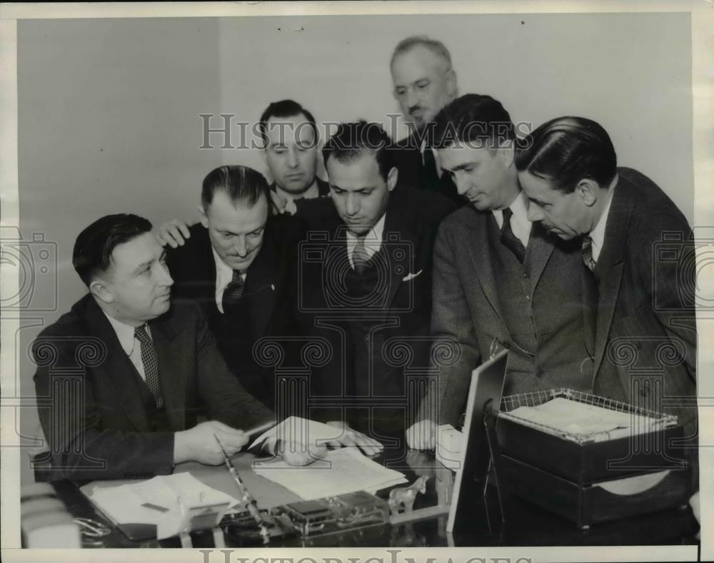 1935 Press Photo Members of the State Liquor Law Enforcement Unit in Los Angeles - Historic Images