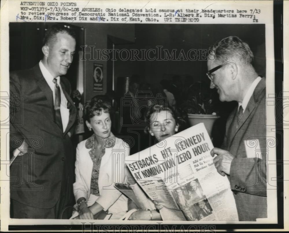 1960 Press Photo Ohio Delegtes review progress of Democratic Natl. Convention. - Historic Images