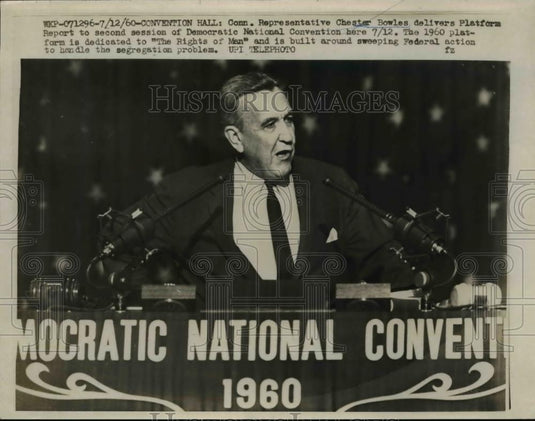 1960 Press Photo Rep.Chester Bowles speak platform report to Democrat Convention - Historic Images