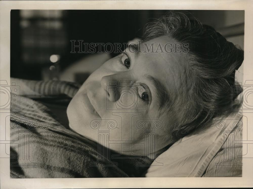 1938 Press Photo Mrs Esther K Feuer of Brooklyn NY has aplastic anemia disease - Historic Images