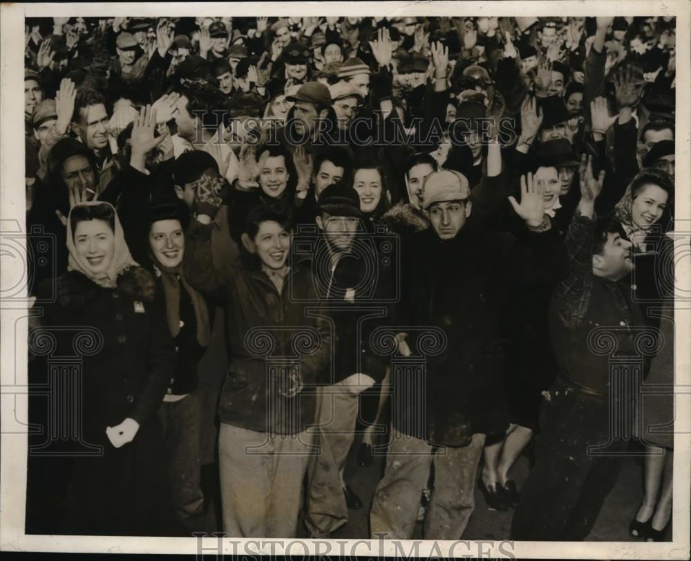 1944 Press Photo War Bond Rally at United States Steel Federal Shipyard, NJ - Historic Images