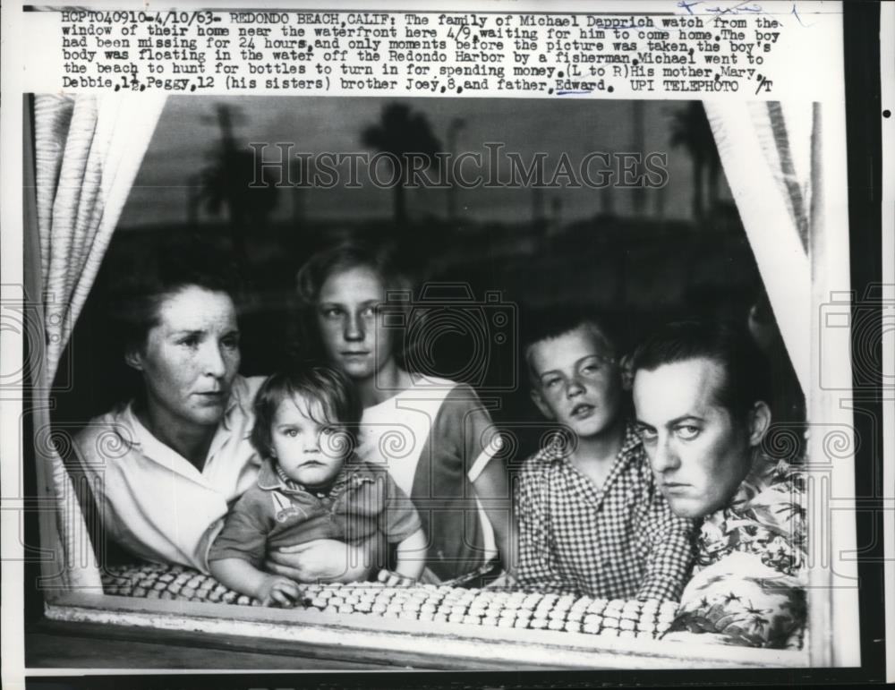 1963 Press Photo Family of missing Michael Dapprich of Calif. waiting for him. - Historic Images