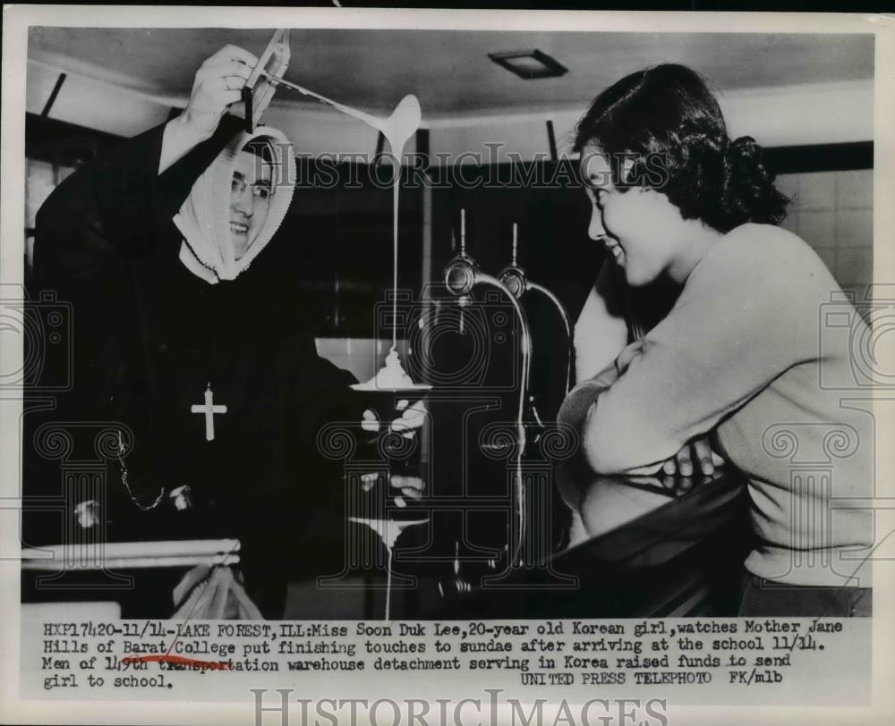 1952 Press Photo Lake Forest, IL Soon Duk Lee, Jane Hilles of Barat College - Historic Images