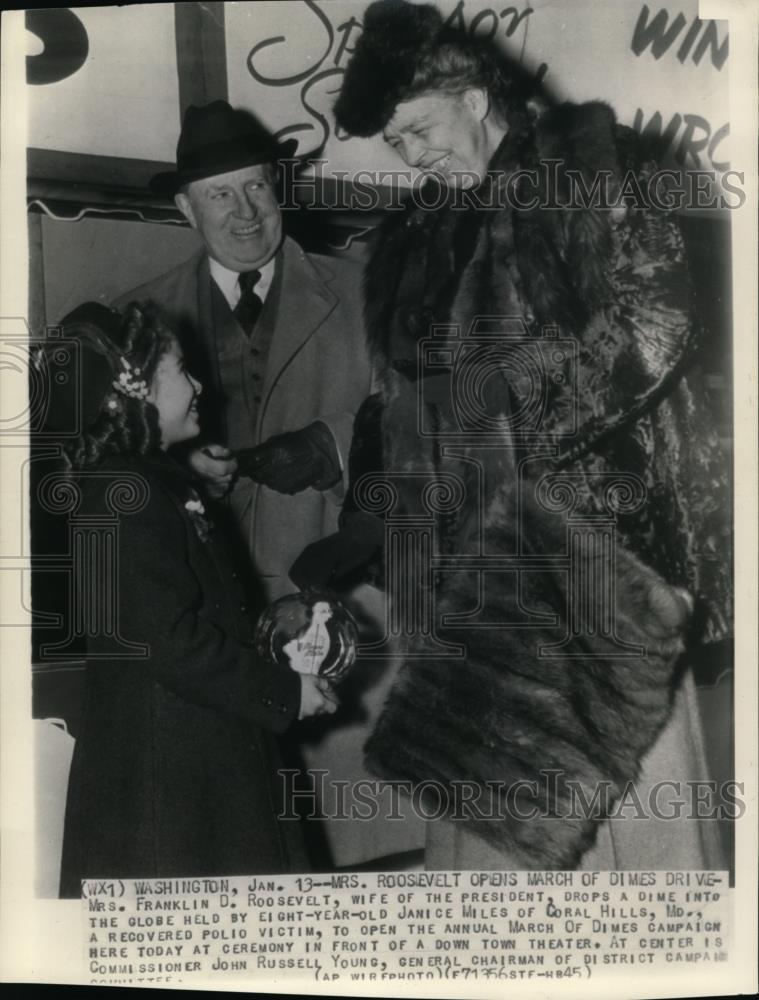 1945 Wire Photo Mrs. Roosevelt opens March of Dimes drive at downtown theater - Historic Images