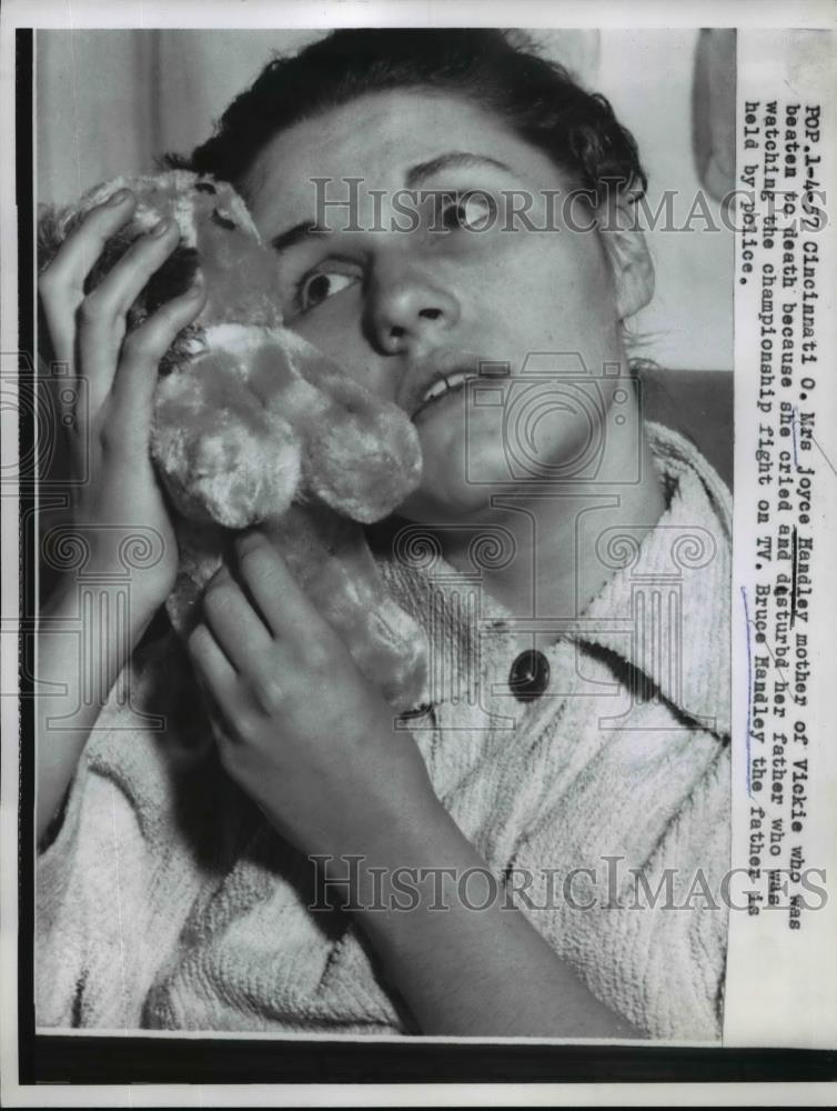 1957 Press Photo Mrs Joyce Handley Mother of Child Beaten to Death by Father - Historic Images