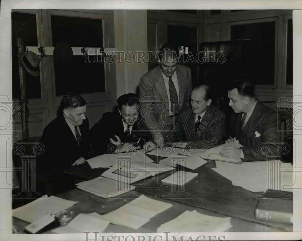 1938 Press Photo Members of the Petroleum Industry Committtee Conference. - Historic Images