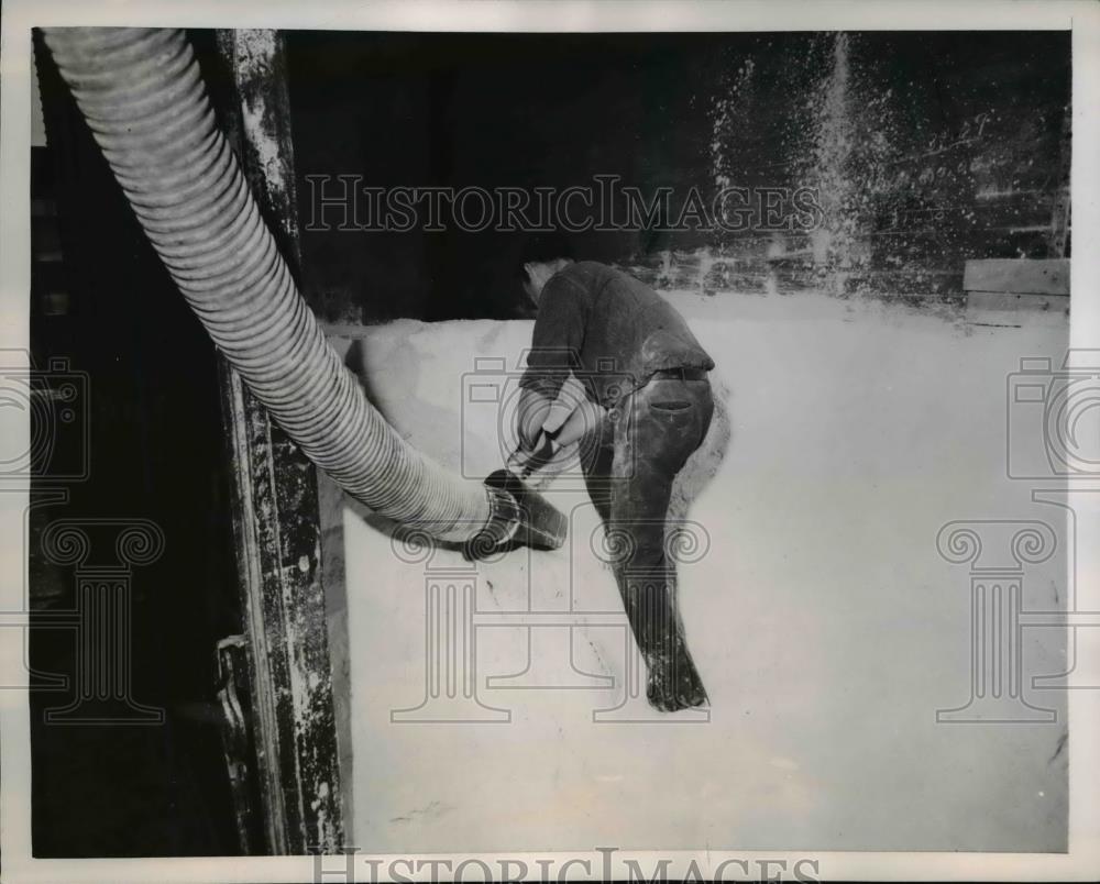 1953 Press Photo Westinghouse Plant at Derry, PA Vaccum Powdered ceramic - Historic Images