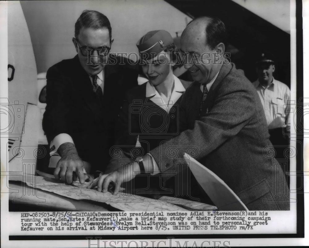 1956 Press Photo Chicago-Adlai Stevenson, Estes Kefauver with Evelyn Bell. - Historic Images