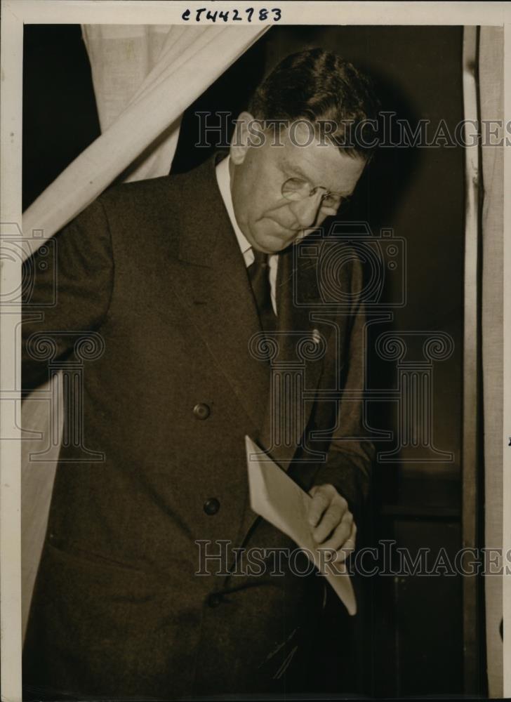 1938 Press Photo Chicago, Edward J Kelly Leaving Booth After Marking Ballot - Historic Images