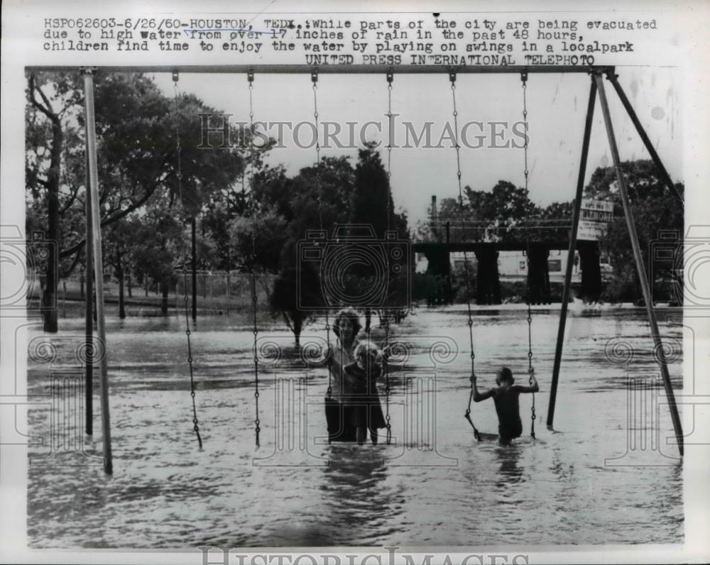 1960 Press Photo Houston Texas Flooded Over 17 Inches of Rain in 2 Days - Historic Images