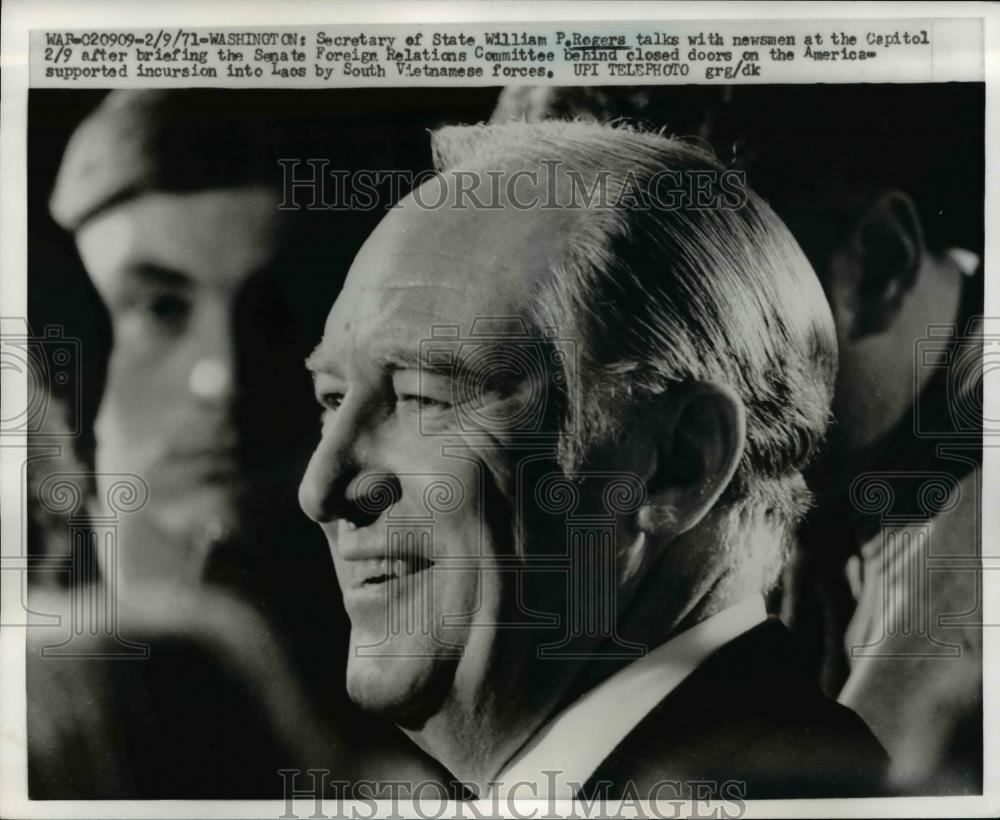 1971 Press Photo Washington- Secy of State William Rogers talk with newsmen - Historic Images