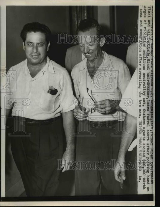 1957 Press Photo CZ Gonzales and Gil DeGibaja after posting bond for violating - Historic Images