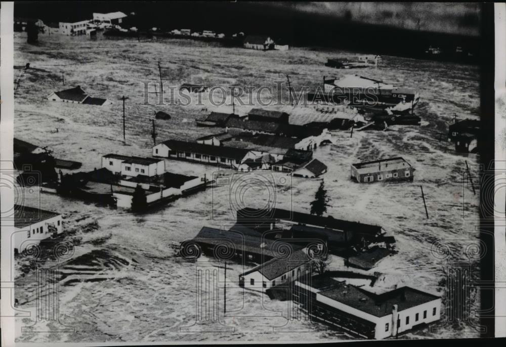 1955 Press Photo Air view of Klamath California floods sweeping thru town - Historic Images