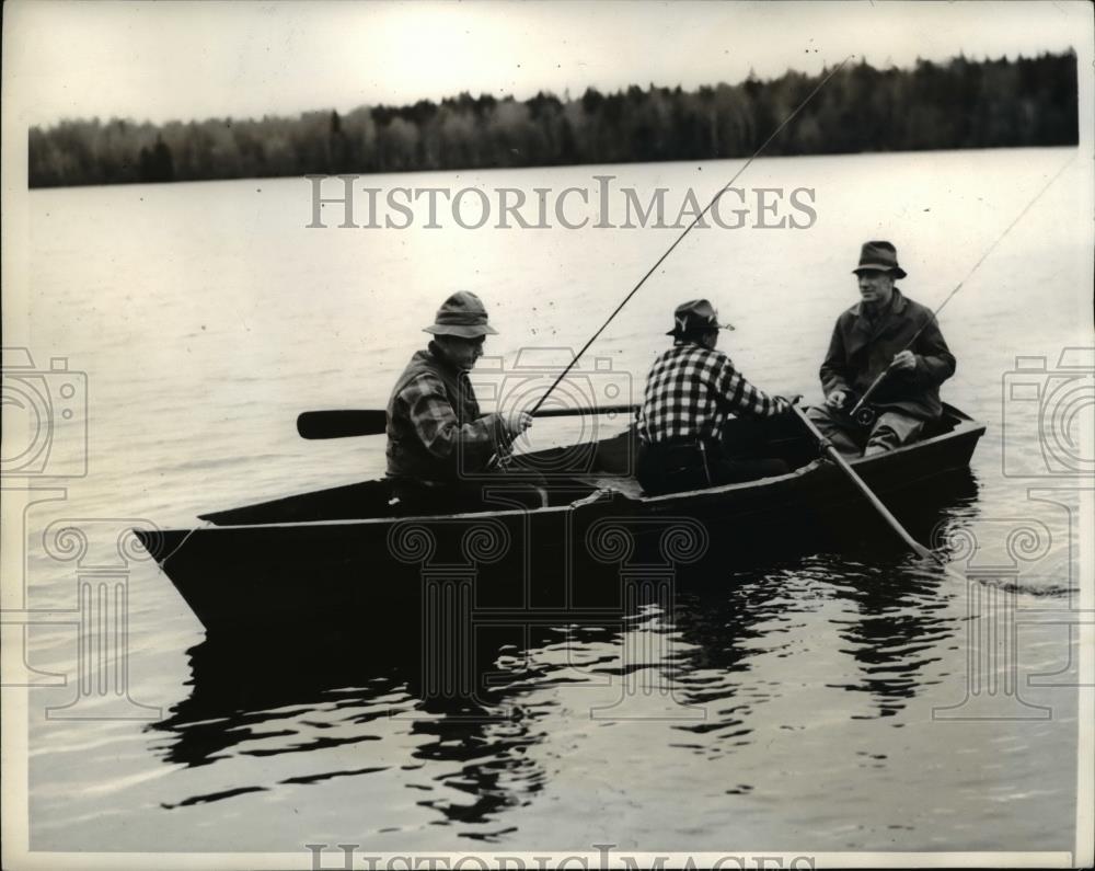 1938 Press Photo Governor Aiken Fishing with Landon & Hub Hall - Historic Images