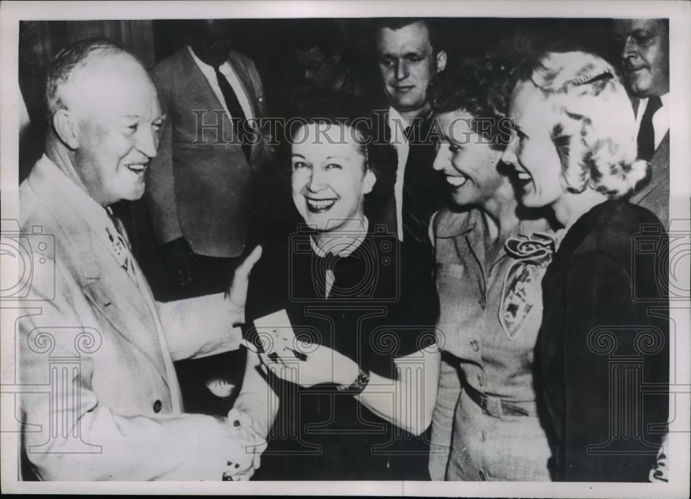 1952 Press Photo Dwight Eisenhower, Lois Leyda, Lois King, Margaret Hehemann - Historic Images