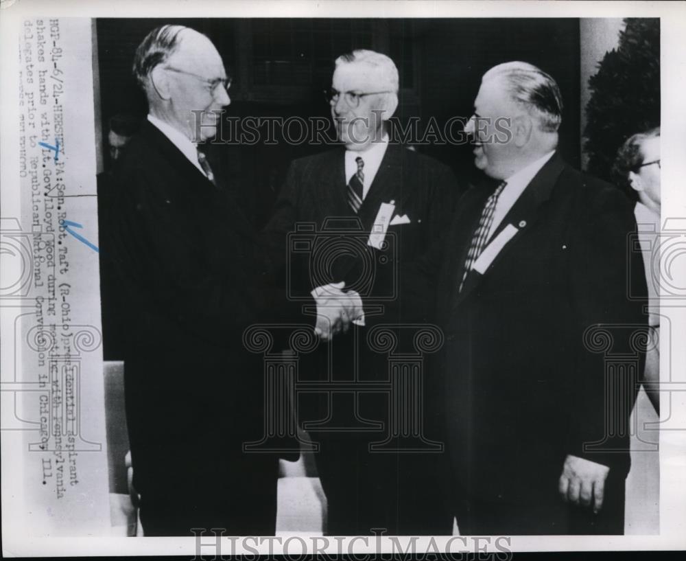 Press Photo Sen Robert Taft shakes hands with Lt Gov Lloyd Wood - Historic Images