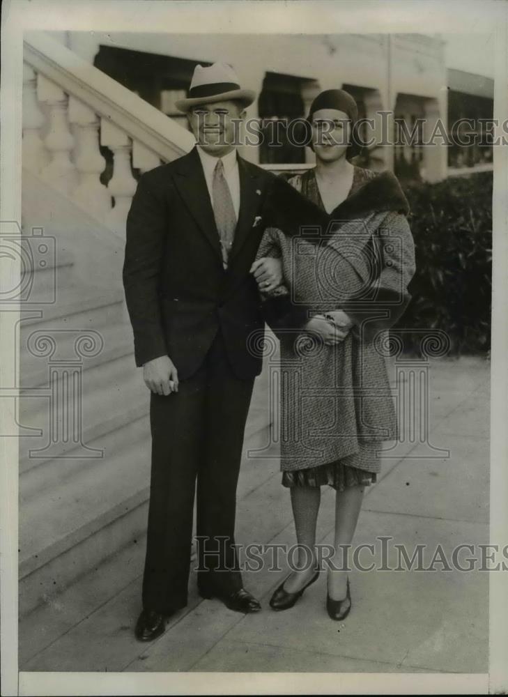 1933 Press Photo Col. Julio Sanquili and wife, Chief of Havana Division. - Historic Images