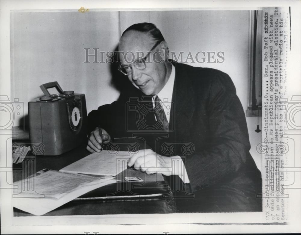 1952 Press Photo Sen Bob Taft appears pleased with Eisenhower sweep - Historic Images