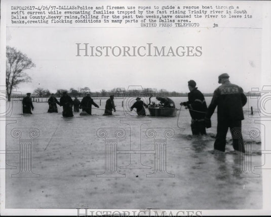 1957 Press Photo Dallas Texas, Trinity River Flood Rescue Efforts - Historic Images