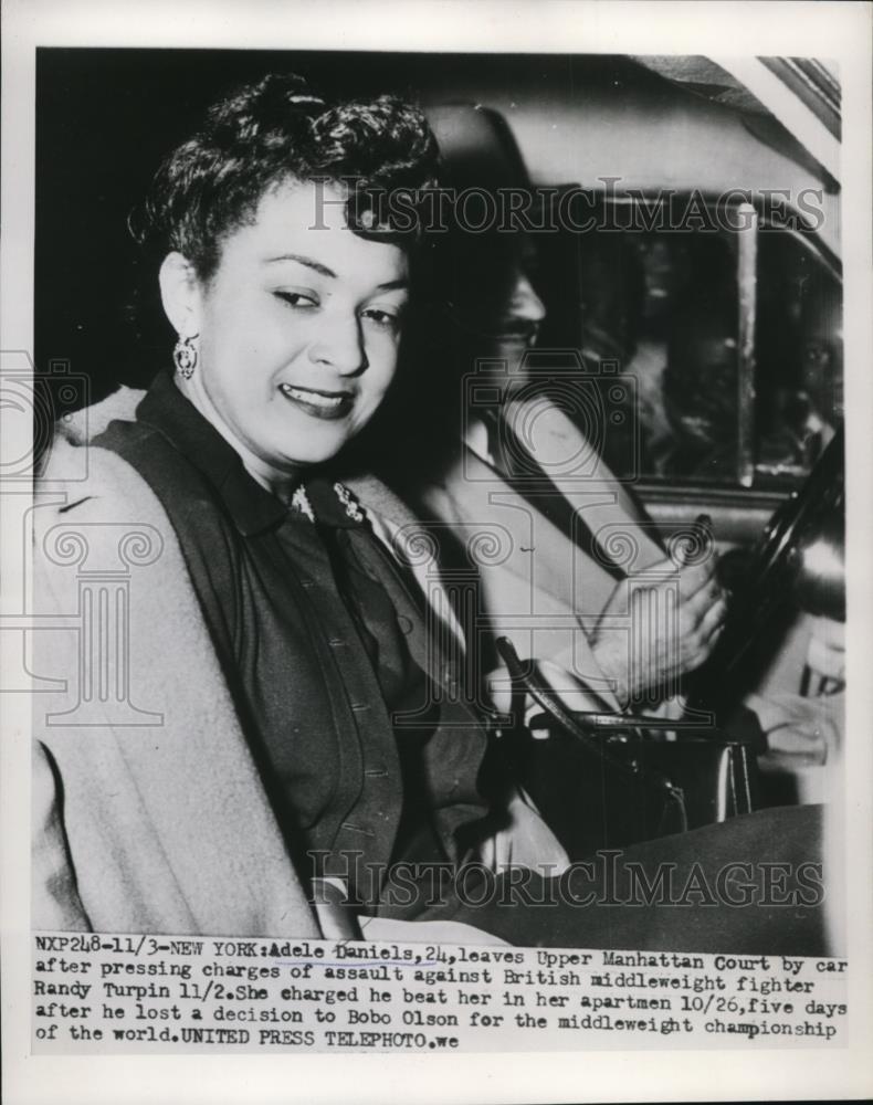 1953 Press Photo Adele Daniels at NY court suing Carl Bobo Olson for assault - Historic Images