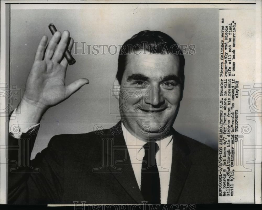 1965 Press Photo Former Sen Pierre Salinger waves as he boards plane - Historic Images