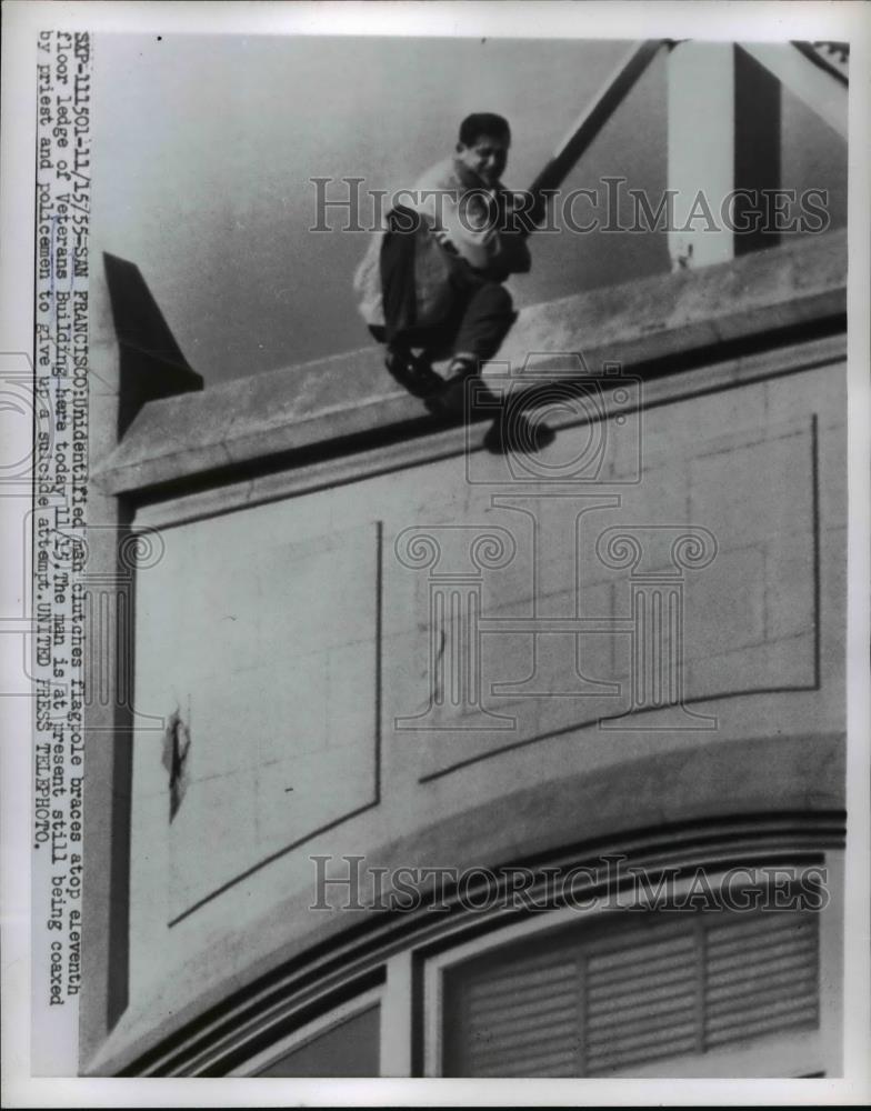 1955 Press Photo Man Clutching Flag on 11th Floor Ledge of Veterans Building - Historic Images