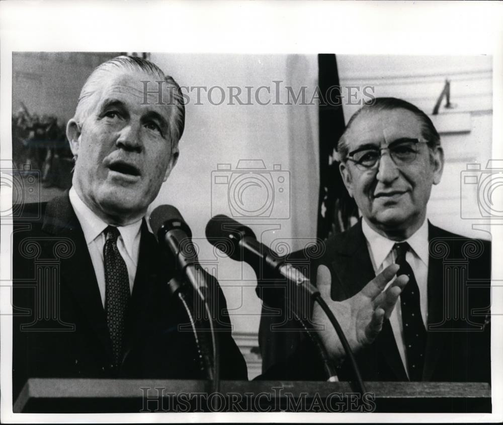 1969 Press Photo Hud Sec G.Romney announces Pres Nixon cure social/economic ills - Historic Images