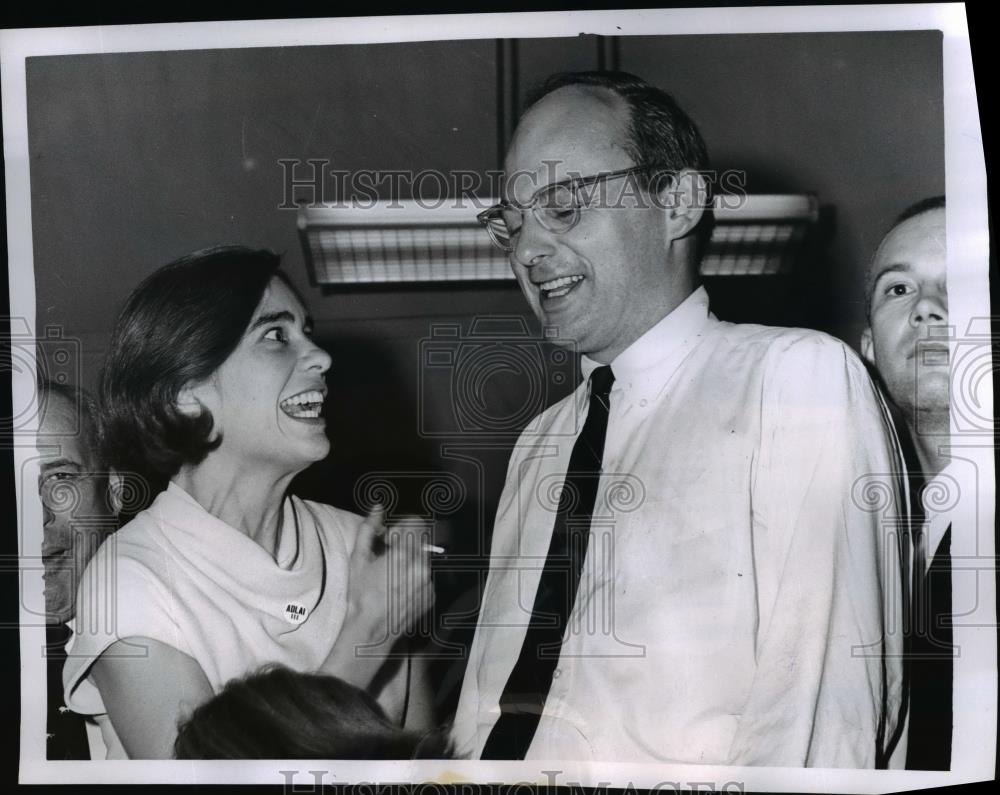 1966 Press Photo Mrs Adlai Stevenson III Excited That Her Husband is Leading Ele - Historic Images