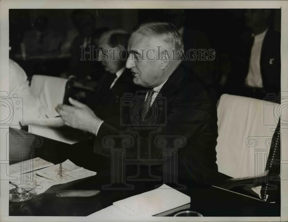 1937 Press Photo Senator Joseph Guffey Questioning Tom Girdler - Historic Images