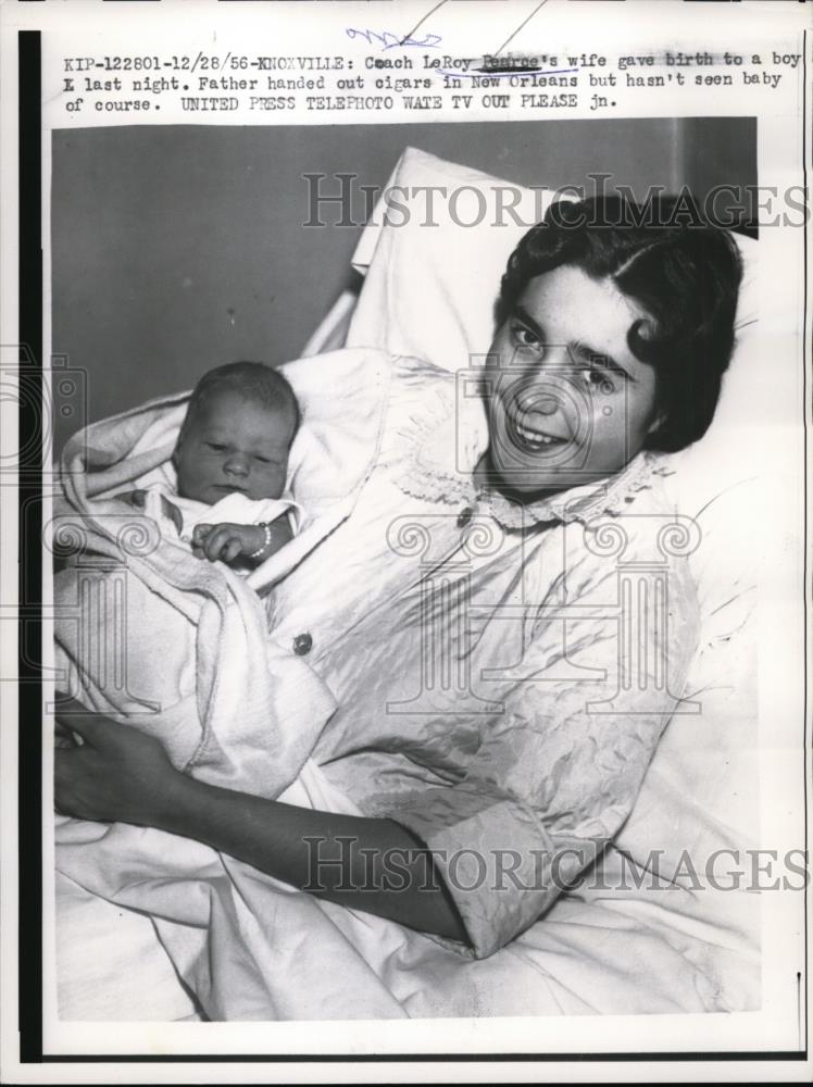 1956 Press Photo Knoxville-Coach Leroy Pearce&#39;s wife gave birth to a boy. - Historic Images