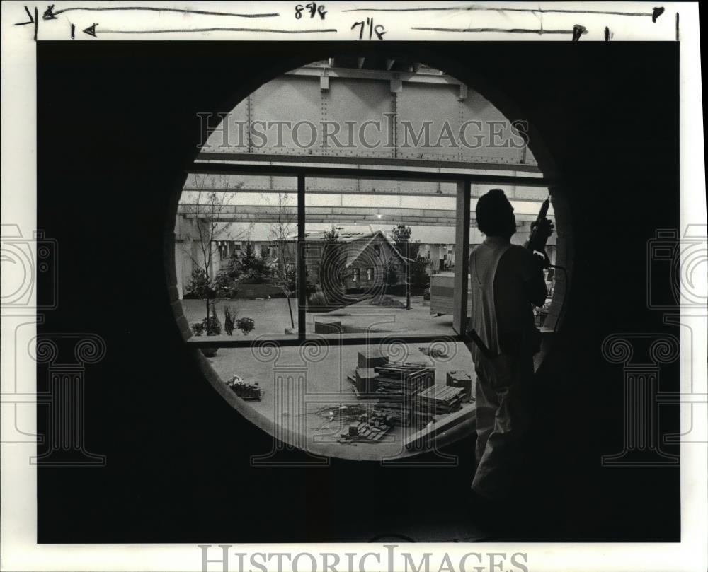 1984 Press Photo Log home by carpenter J. Struhar for Urban Loft Living Exhibit - Historic Images