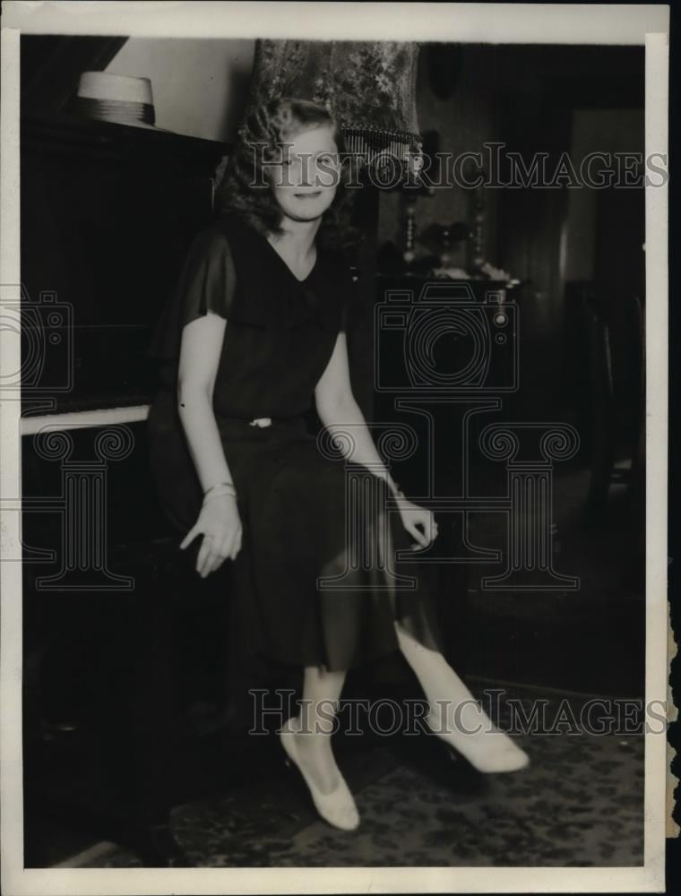 1930 Press Photo Ann Knowles Hesting, Sued Husband for Non-Support - nee60204 - Historic Images