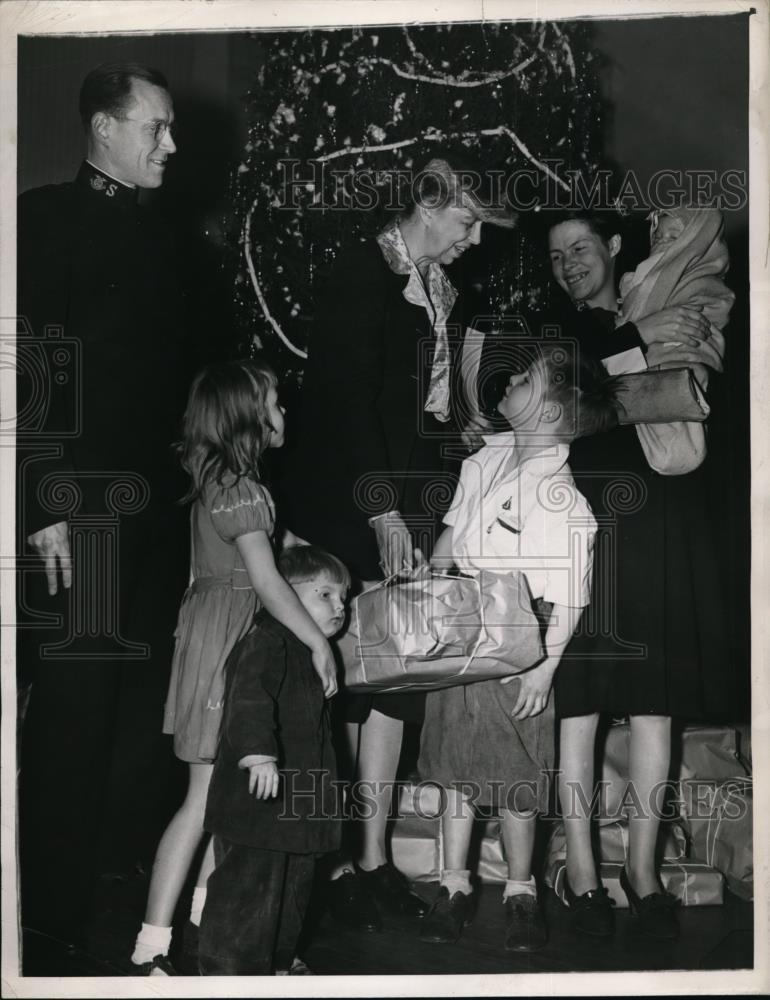 1944 Press Photo Mrs. Roosevelt, Mayor James Longino, Salvation Army Agnes, - Historic Images