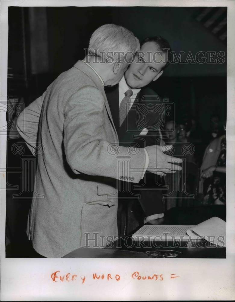 1954 Press Photo Dr Sam Sheppard in police custody for wife&#39;s death - nee74652 - Historic Images