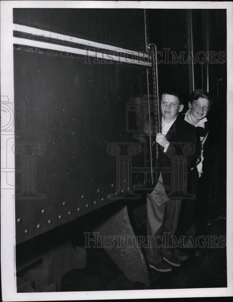 1956 Press Photo Roger Wing and Ronald Kupiec - Historic Images