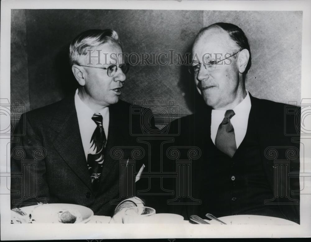 1949 Press Photo Sen. Robert A. Taft, William Schneider Columbus Campaign Talk - Historic Images