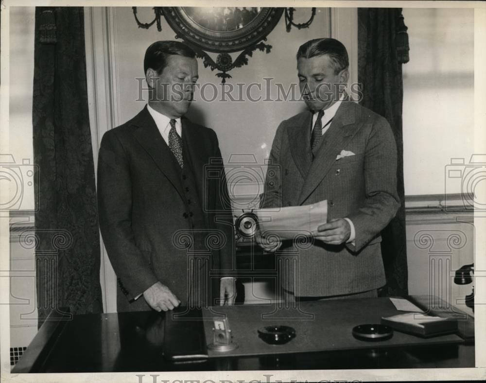 1932 Press Photo Governor V McKee with Charles Keegan, his Secretary. - Historic Images