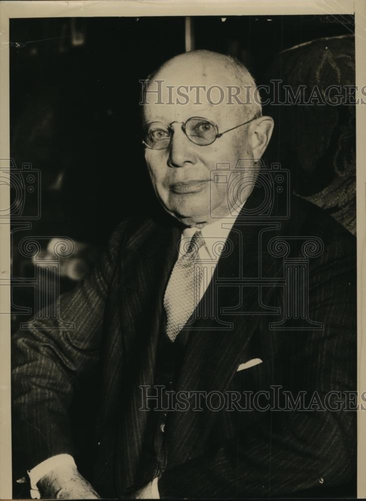 1937 Press Photo Howard Bishop Crane Co in Chicago, at court for bankruptcy - Historic Images