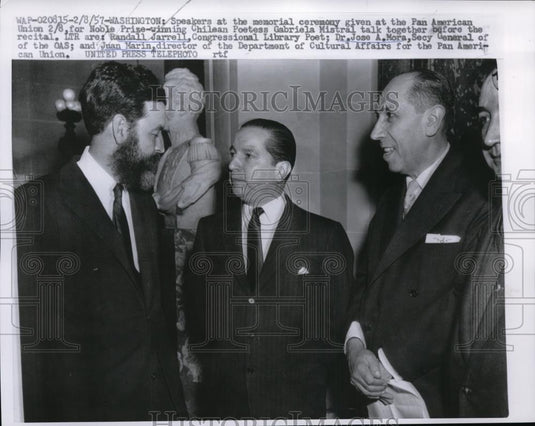 1957 Press Photo Washington, Gabriela Mistral With Randall Jarrell And Jose Mora - Historic Images
