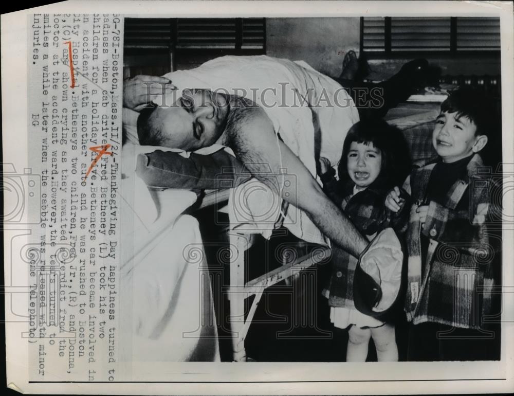 1949 Press Photo Cab Driver Fred Betheney involved in Car Accident with Children - Historic Images