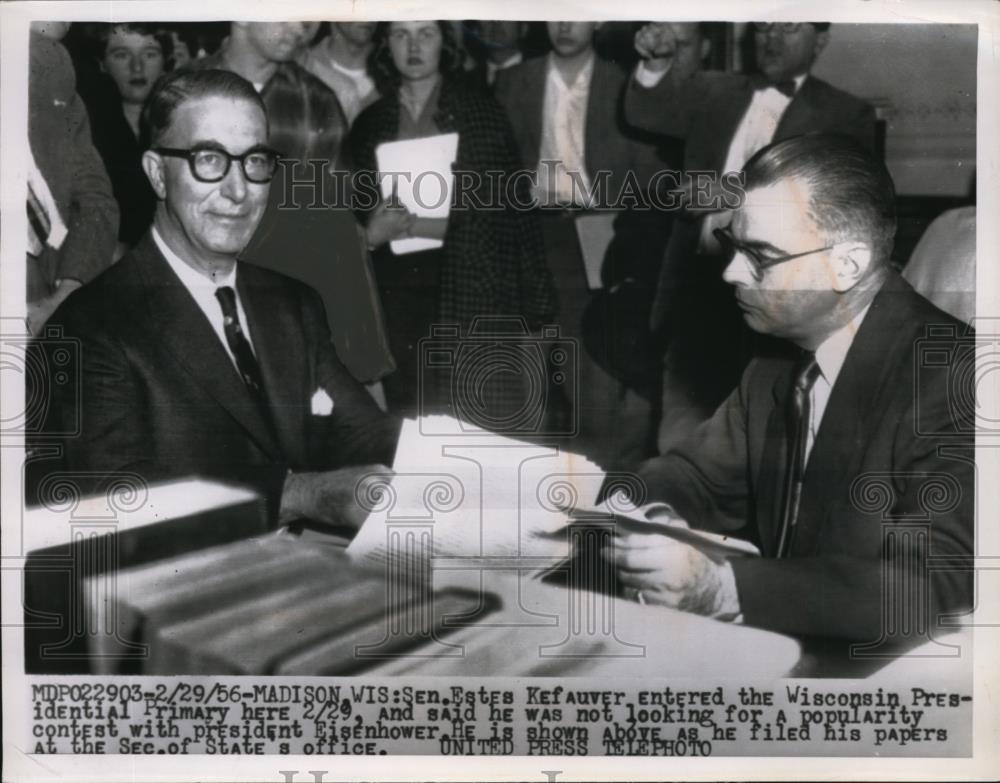 1956 Press Photo Sen.Estes Kefauver filed his papers at the Sec of State officer - Historic Images