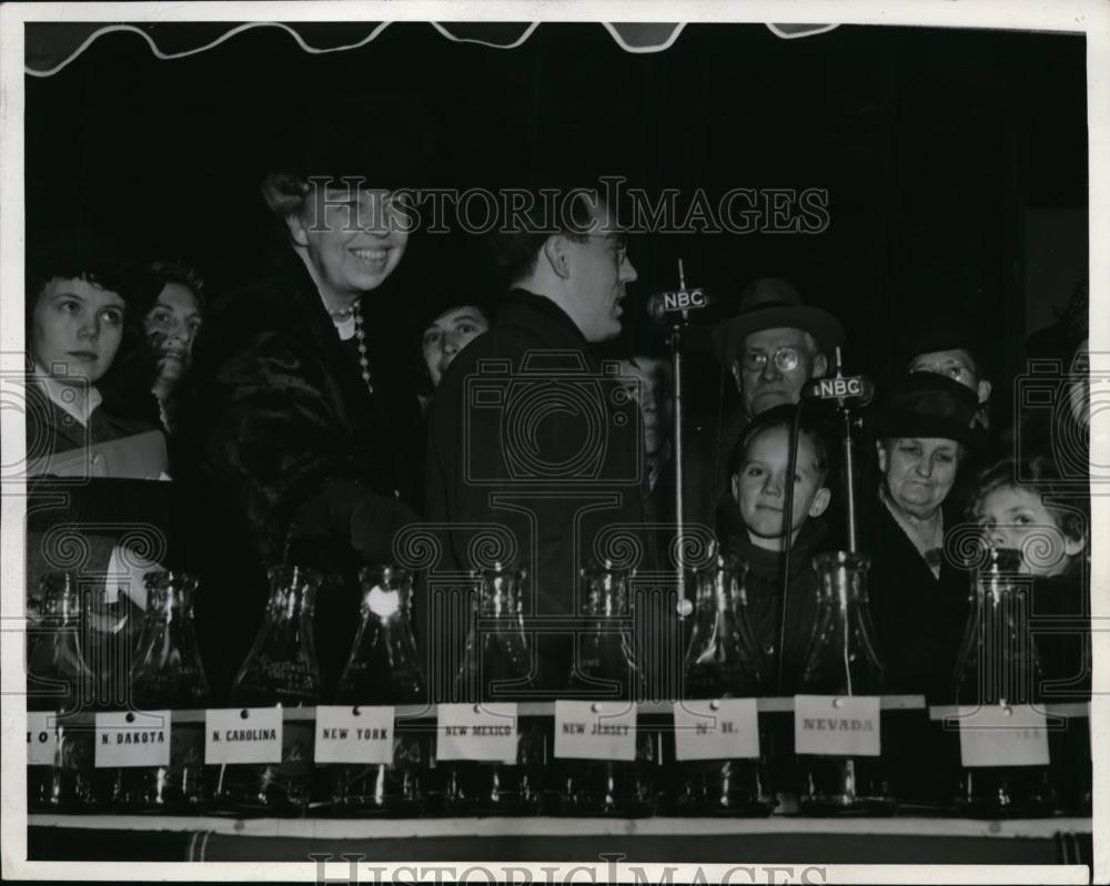 1942 Press Photo Mrs Franklin D Roosevelt Opens March of Dimes Campaign - Historic Images