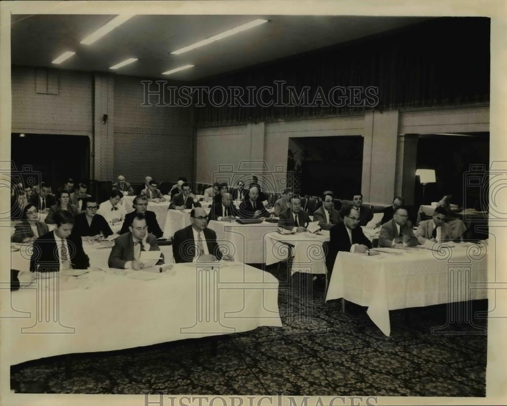 1955 Press Photo Certified Public Accountants at Income Tax School Manger Hotel - Historic Images